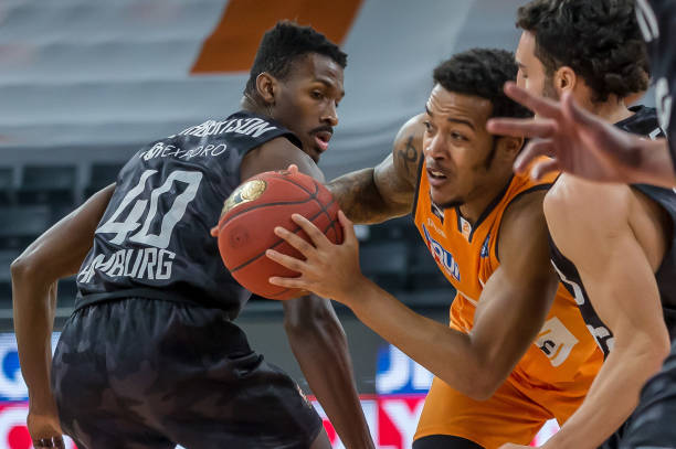 其伴随的挑 其伴随的挑