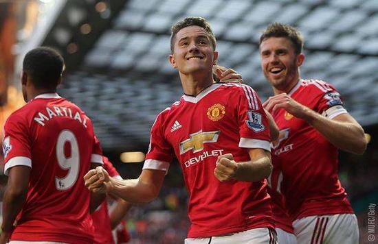 杨瀚森遭强攻，开拓者赛事被迫暂停（杨瀚森遭猛烈冲击，开拓者比赛紧急中断）